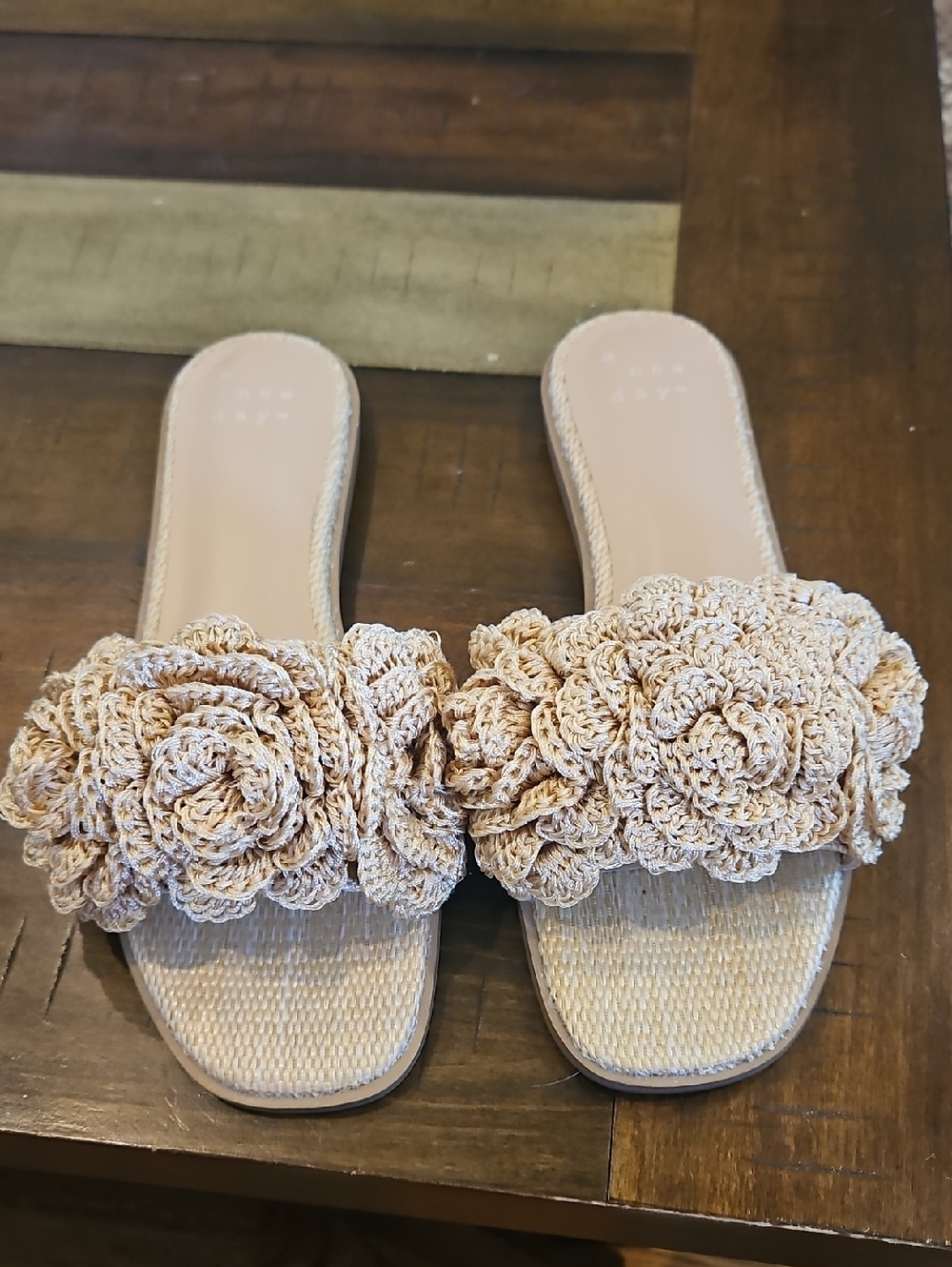 NWOT a new day Women's Crochet Flower Slide Sandals in Beige